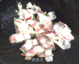 腊肉炒酸芋苗的做法步调：3