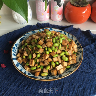 肉丁喷鼻干炒毛豆的做法步调：11