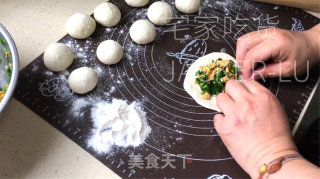 家常韭菜盒子，中壳又坚又喷鼻，内乱馅陈美妙吃。的做法步调：14