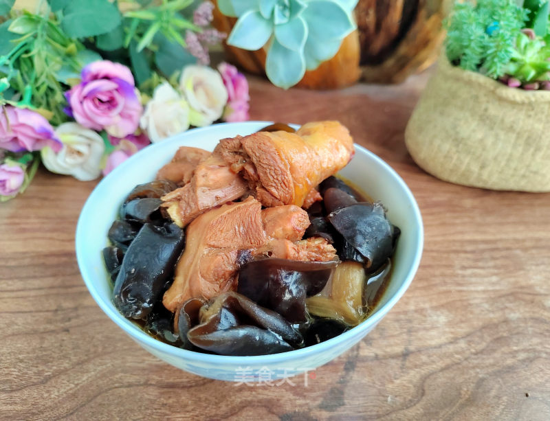 乌木耳炖土鸡的做法