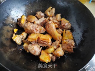 乌木耳炖土鸡的做法步调：6
