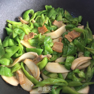 五花肉炒青椒的做法步调：7