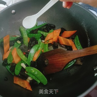 素炒荷兰豆的做法步调：5