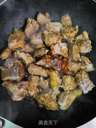 黄豆焖排骨的做法步调：6