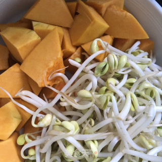 肥牛鱼豆腐喷鼻辣锅的做法步调：4