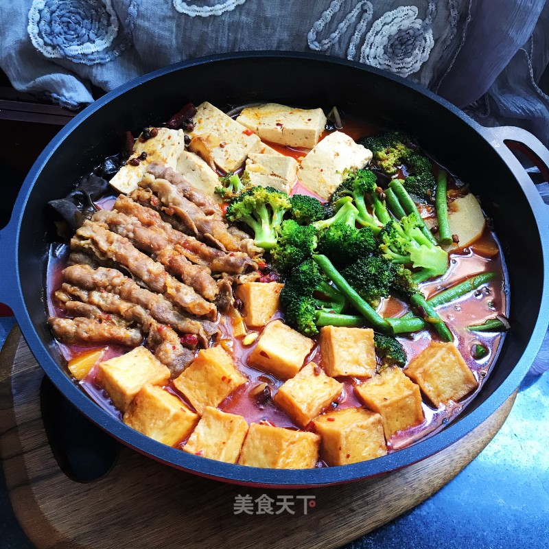 肥牛鱼豆腐喷鼻辣锅的做法
