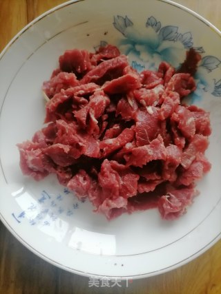 洋葱炒牛肉的做法步调：2
