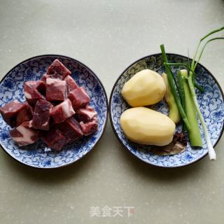 牛腩炖土豆的做法步调：1