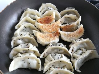 韭菜土豆陈肉煎饺的做法步调：11
