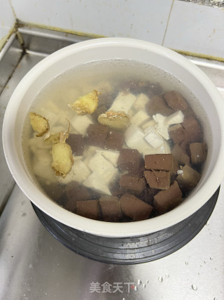 鸭血豆腐的做法步调：3