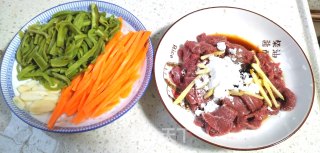 牛肉炒贡菜的做法步调：3