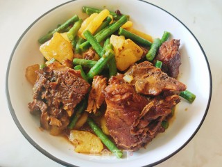 豆角土豆烩排骨的做法步调：10