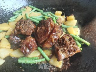 豆角土豆烩排骨的做法步调：7