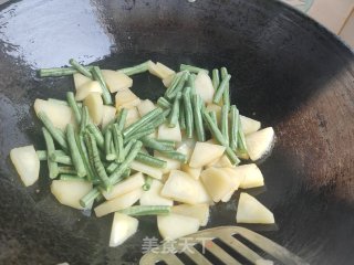 豆角土豆烩排骨的做法步调：5