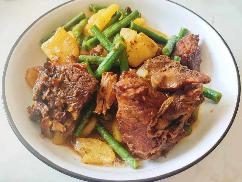 豆角土豆烩排骨的做法
