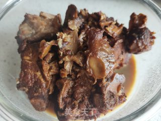 豆角土豆烩排骨的做法步调：1