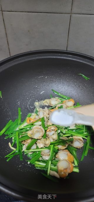 韭菜炒扇贝肉的做法步调：5