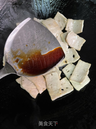 尖椒炒肉饼的做法步调：4