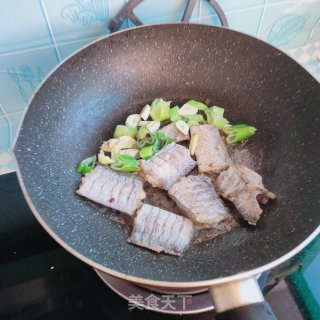 单椒烧带鱼的做法步调：9
