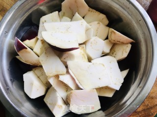 家常蒜喷鼻茄子的做法步调：1