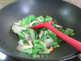 虾干秀珍菇炒毛毛菜的做法步调：6