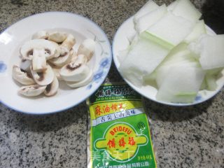 榨菜丝蘑菇冬瓜汤的做法步调：1