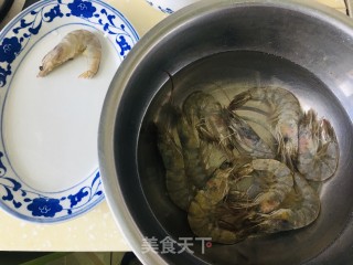 油焖年夜虾的做法步调：1
