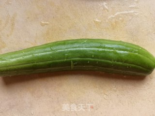 白油蒜泥拌菜瓜的做法步调：1