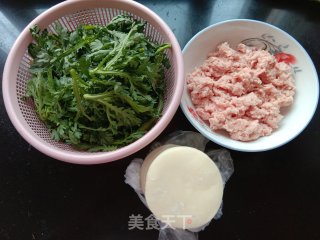 茼蒿猪肉火饺的做法步调：1
