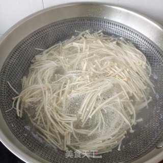 黄瓜彩椒拌粗肉的做法步调：8