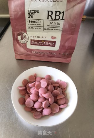 树莓水龙果慕斯蛋糕的做法步调：7