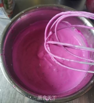 树莓水龙果慕斯蛋糕的做法步调：8
