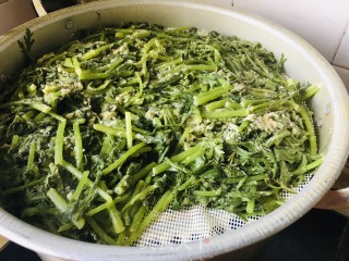 炒里蒸茼蒿的做法步调：13