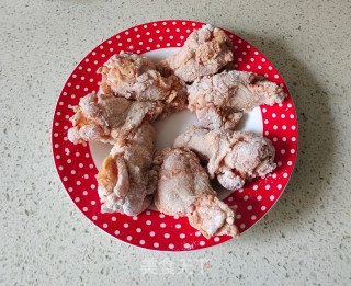 喷鼻酥炸鸡腿的做法步调：7