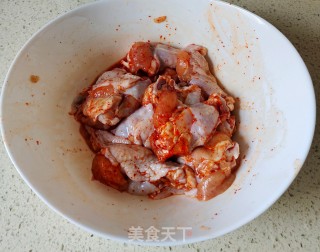 喷鼻酥炸鸡腿的做法步调：4