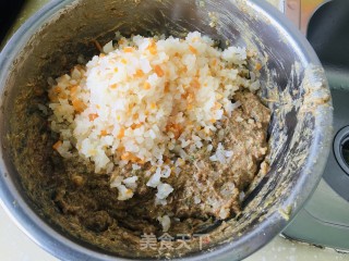利剑萝卜年夜肉饺子的做法步调：7