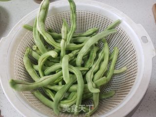 素炒四时豆的做法步调：1