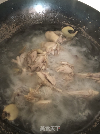 脚撕鸡足肉的做法步调：1