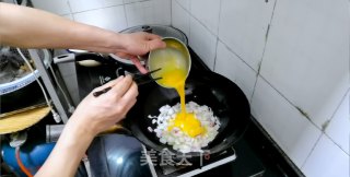 老干妈蛋炒饭的做法步调：3