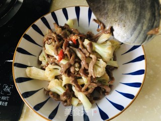 菜花炒肉丝的做法步调：12