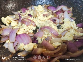 洋葱炒鸡蛋的做法步调：6