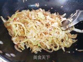 包菜炒洋葱的做法步调：3