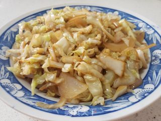 包菜炒洋葱的做法步调：4