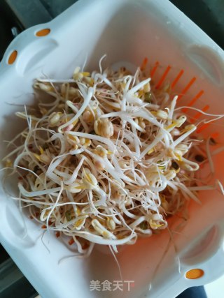 芽菜牛肉炒米粉的做法步调：3