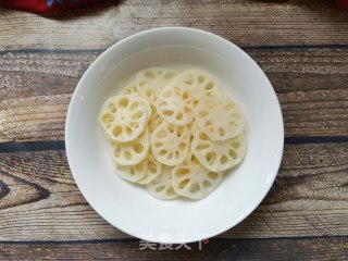 白油蒜泥拌莲菜的做法步调：4