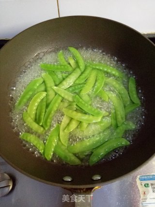 蚝油荷兰豆的做法步调：1