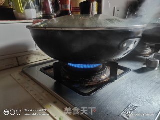 卤肘子的做法步调：3