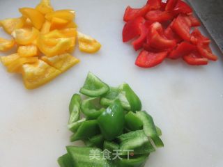 彩椒炒花菜的做法步调：2