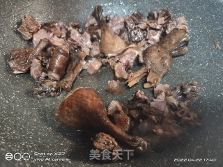 辣椒炒腊鸭的做法步调：3