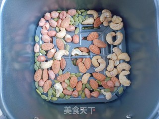 综开脆果坚饼的做法步调：2